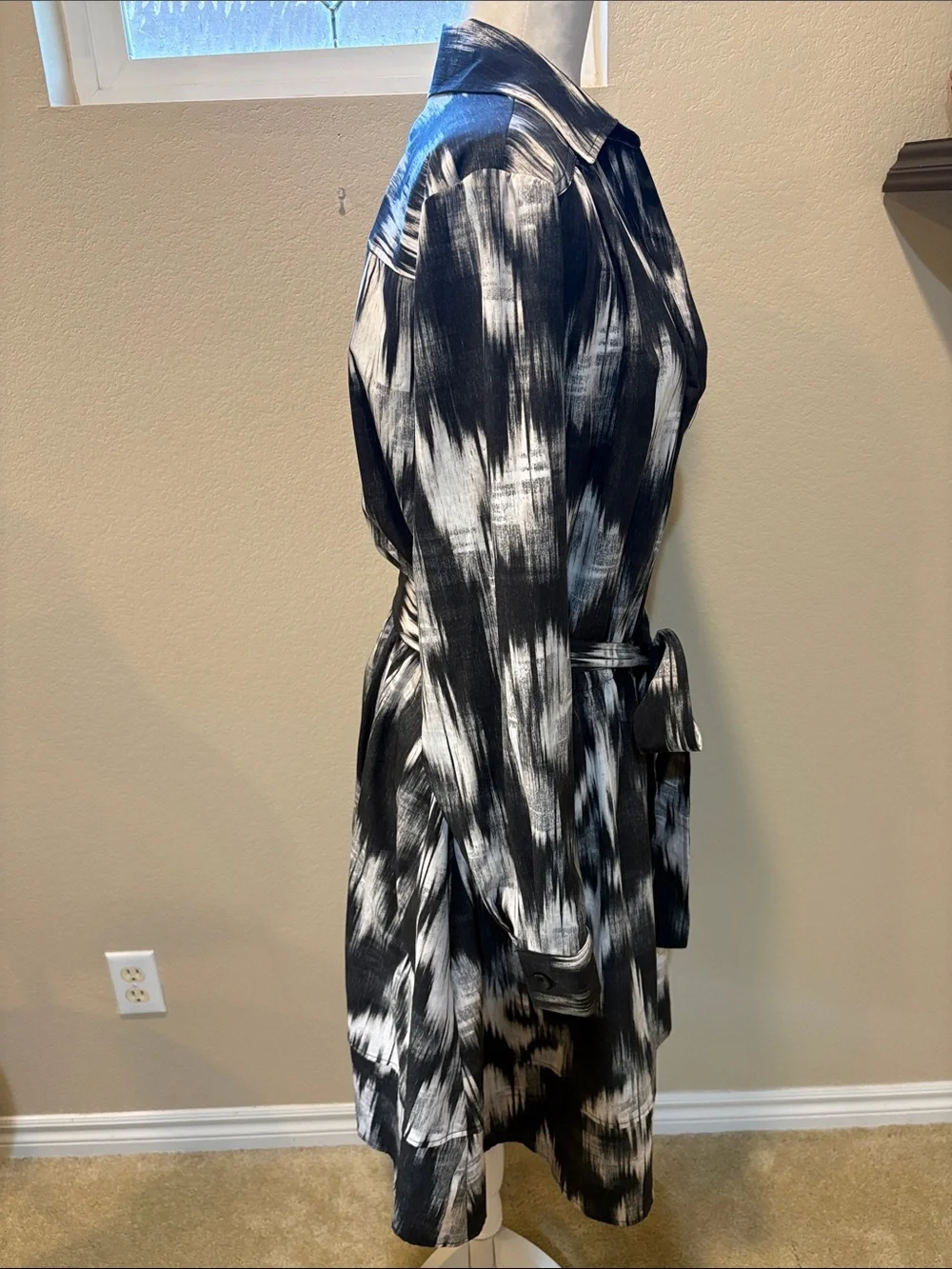 Calvin Klein Black and White Abstract Long Sleeve Tie Waist Collar Dress-14 - Picture 9 of 13